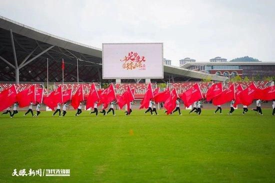 在东京近郊公路桥下，耸立着几间普通俗通的平易近房，那边住着这个国度最富活力的普通苍生，琐碎而有趣的故事也在他们中心产生。妇女协会的会费产生亏空，女人们叽叽喳喳筹算查明缘由。担负管帐的小幸妈恰好给家里添置了洗衣机，是以成为重点思疑对象。无聊的时辰女人们婆婆妈妈，张家长李家短，仿佛永久看不得他人家的半点好。工作了一天的林师长教师（笠智众 饰）腻烦了女人的聒噪和孩子们的吵闹，恰恰两个儿子小实（设乐幸嗣 饰）和小勇（岛津雅彦 饰）他赌气决议不再措辞。而这一次父子的无意之举又在邻人间激起了波涛。年夜人的世界老是麻烦多多，谦和礼貌的外表下又有几多捉摸不透的谨慎思……